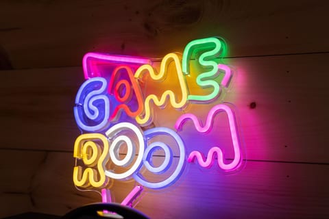 Spacious Lakeside Retreat: 4-Bedroom | Game Room