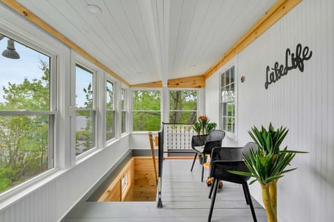 Spacious Lakeside Retreat: 4-Bedroom | Game Room