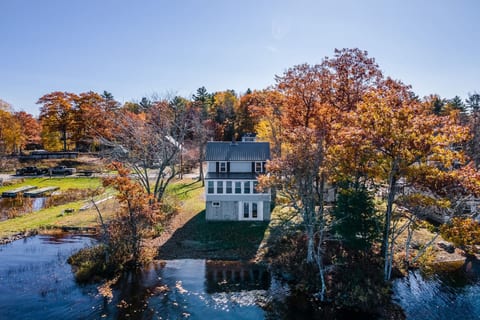 Spacious Lakeside Retreat: 4-Bedroom | Game Room