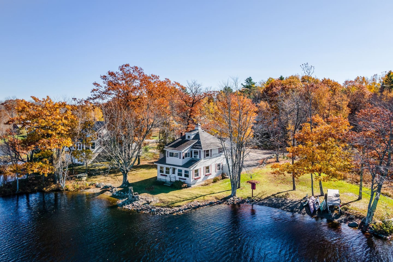 Lakeside 4BD: Pushaw Lake Retreat