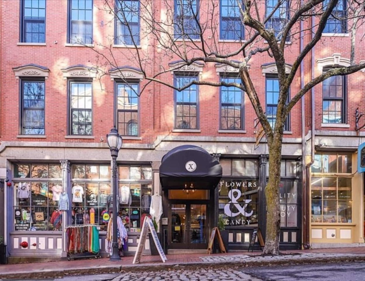 Luxurious Penthouse with Modern Design in Downtown