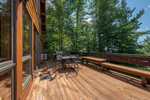 Modern Lakefront Cabin | Hot Tub | Stunning Views
