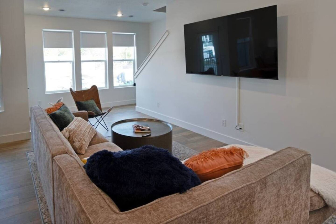 3-bedroom-townhouse-with-mountain-views/