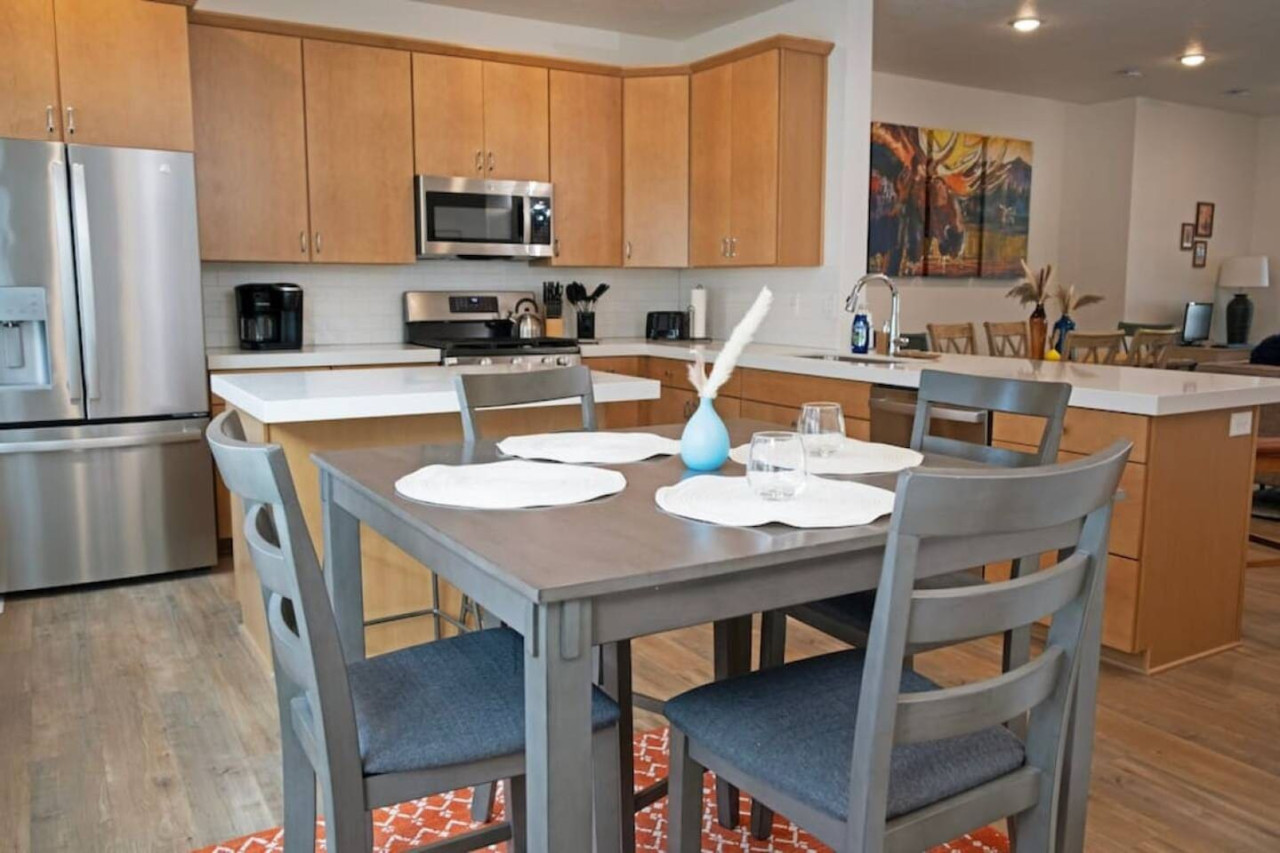 3-bedroom-townhouse-with-mountain-views/