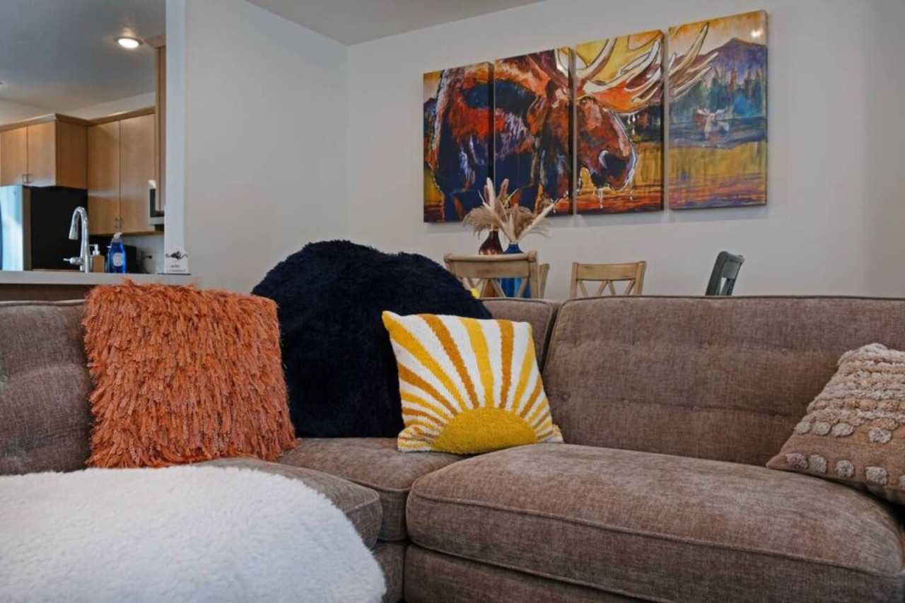 modern-3br-ski-retreat-or-mountain-views-and-garage/