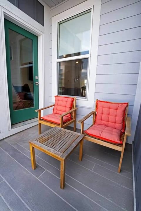 Modern 3BR Ski Retreat | Mountain Views & Garage
