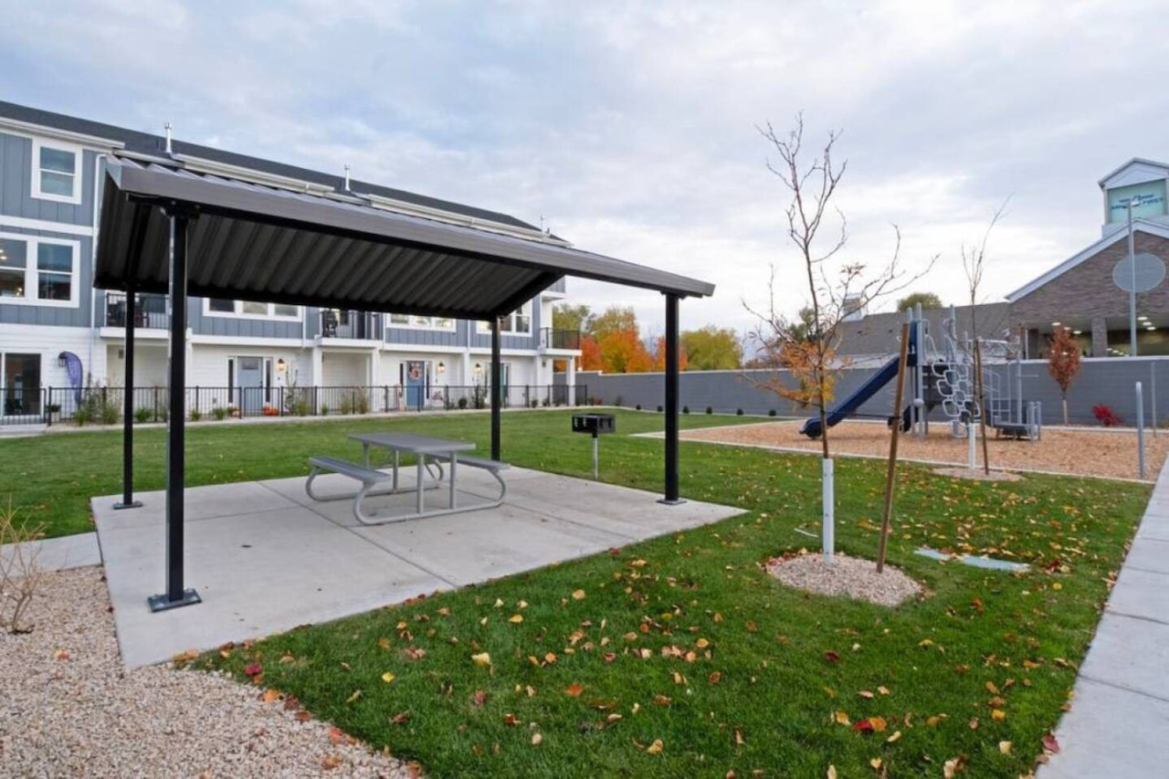 modern-3br-ski-retreat-or-mountain-views-and-garage/