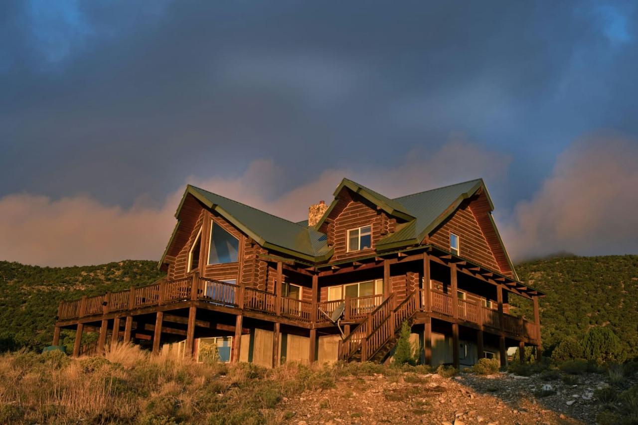 Blue Mountain Ranch: 7 Bedrooms, Sleeps 20