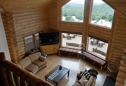 Blue Mountain Ranch: 7 Bedrooms, Sleeps 20