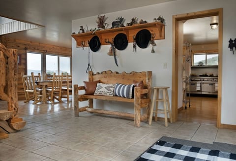 Blue Mountain Ranch: 7 Bedrooms, Sleeps 20