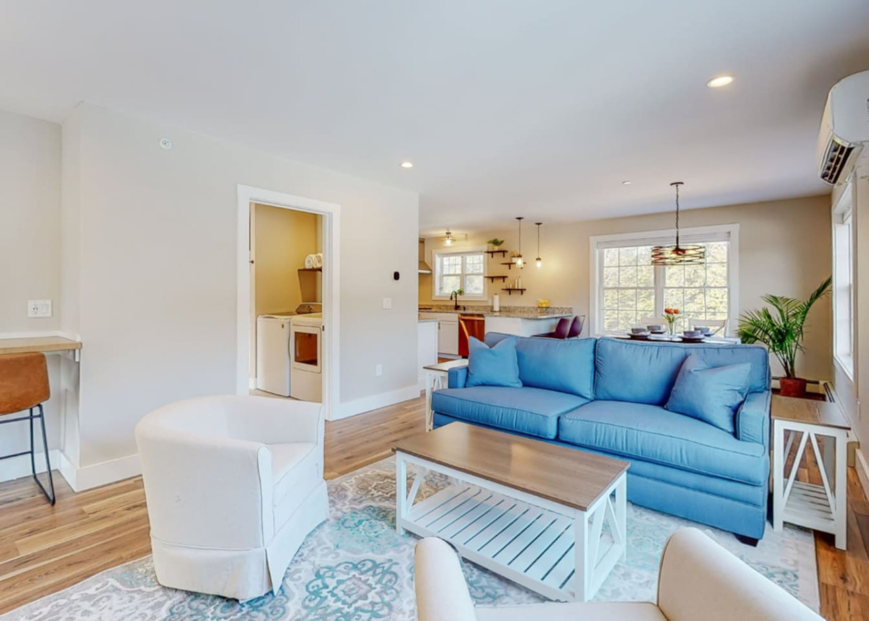 Newly Constructed Two-BR Retreat Near Portland