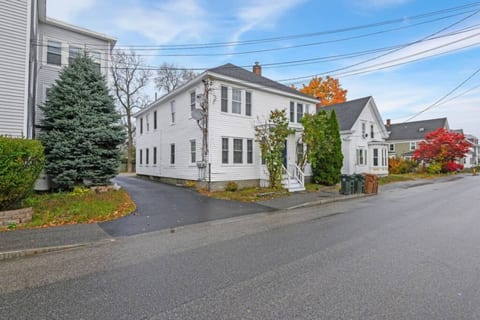Convenient Saco Apartment: King Bed & Free Parking