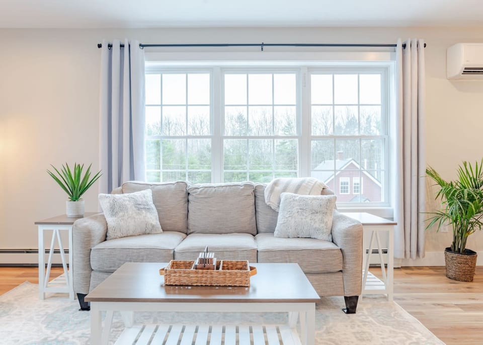 Countryside Oasis: Charming 1BR Farmhouse Getaway - Gorham