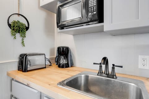 Cozy Modern Motel Suite in Old Orchard Beach
