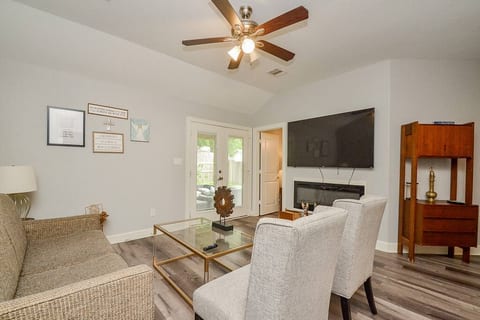 House 3 years old, Close to mall, Restaurants, IAH