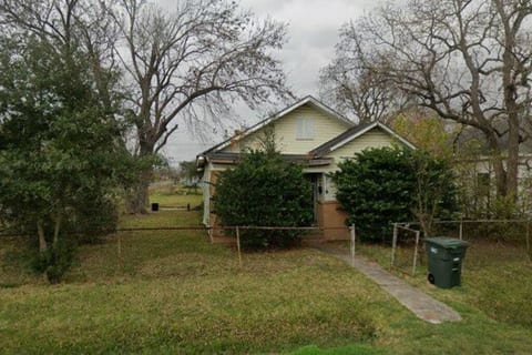 4-Bedroom Retreat w/Modern Comforts & Local Charm