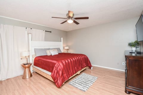 Retreat to your own private sanctuary – welcome to our cozy bedroom.