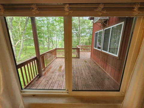 Poconos Cabin with EV Charger