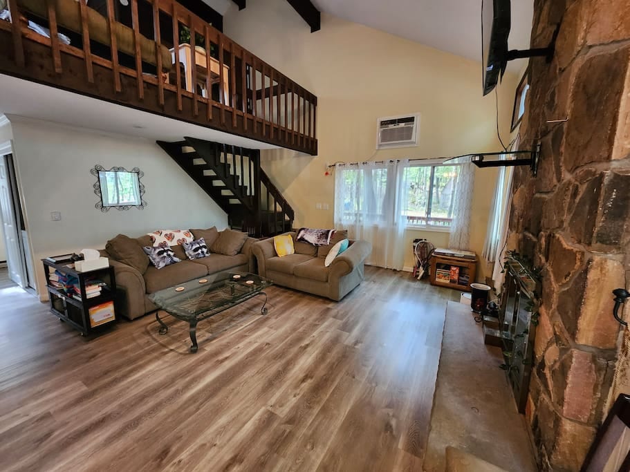 Poconos-Hütte mit EV-Ladegerät - Bushkill