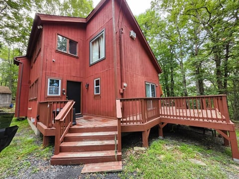 Poconos Cabin with EV Charger