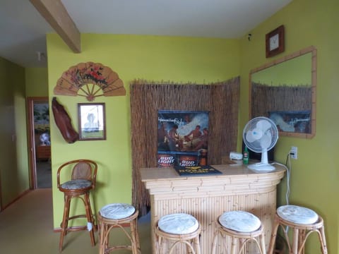 bar