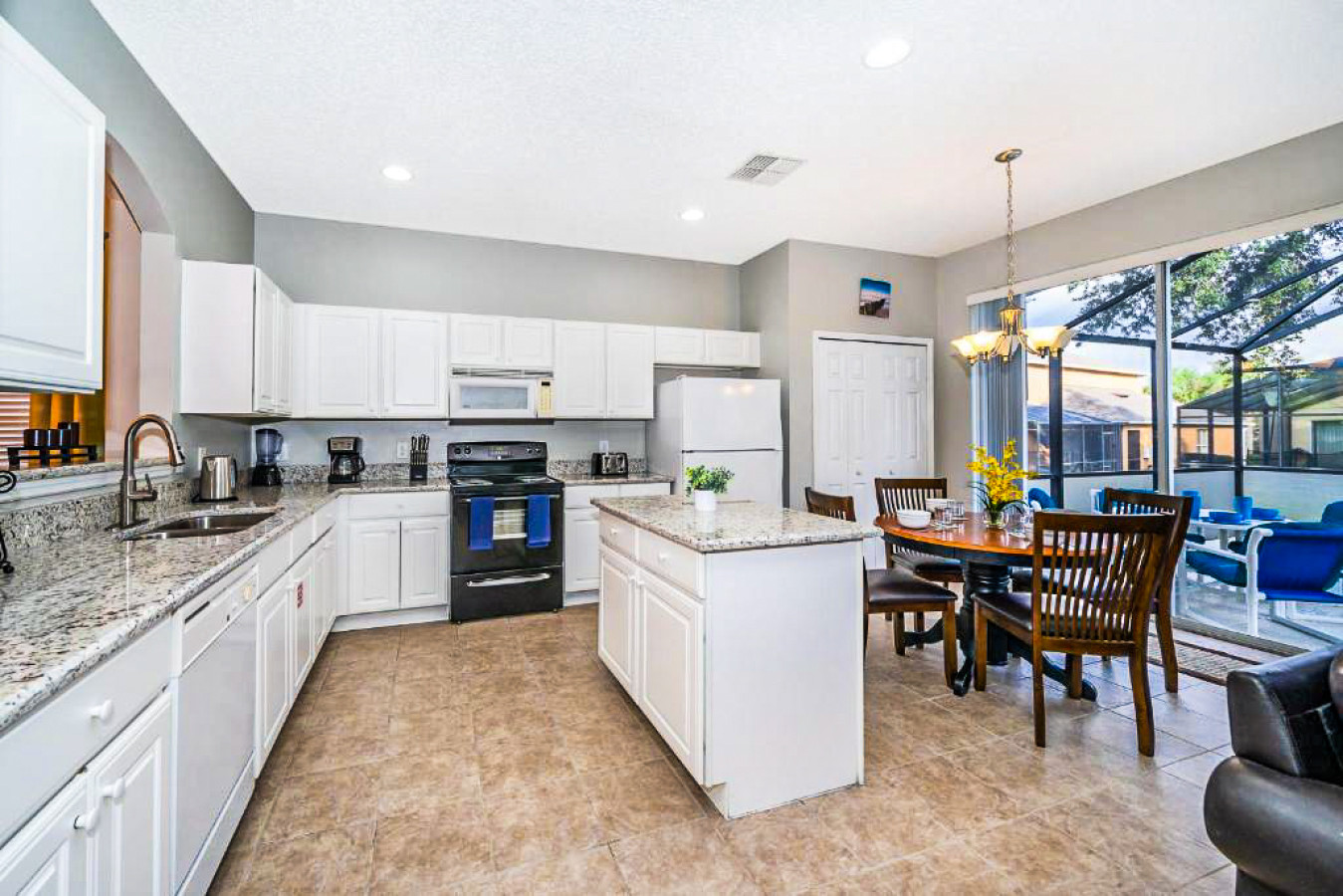 disney-dream:-8-bdr-themed-rooms-pool-and-games/