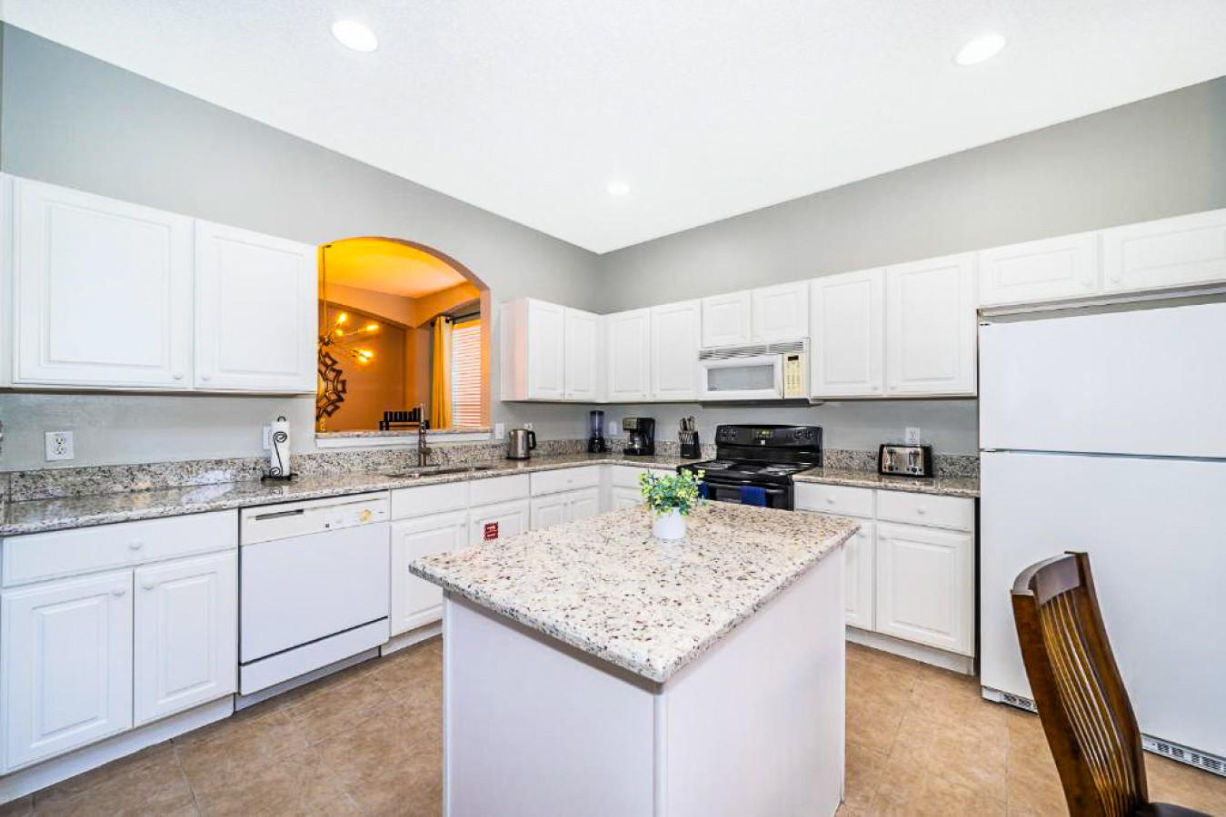 disney-dream:-8-bdr-themed-rooms-pool-and-games/