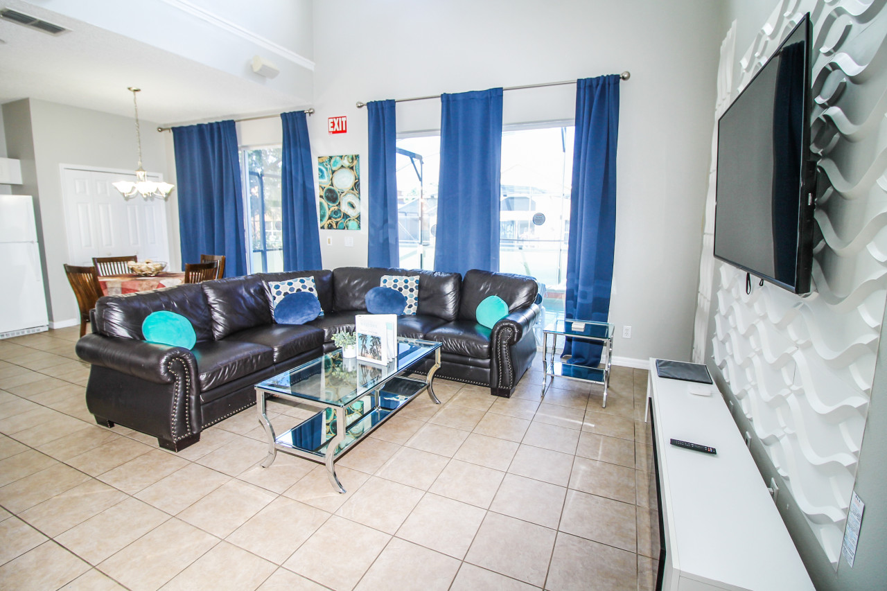 disney-dream:-8-bdr-themed-rooms-pool-and-games/