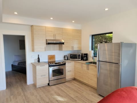 J&J's · Exquisite and brand new 1-bedroom ocean view suite
