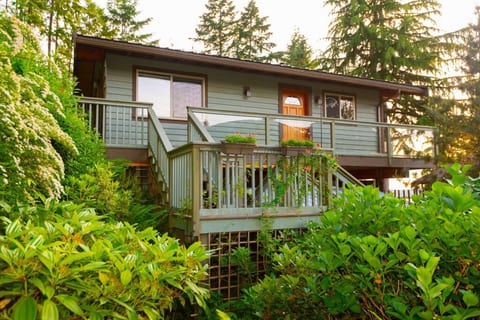 Caboose · Lovely ocean & mountain views cottage