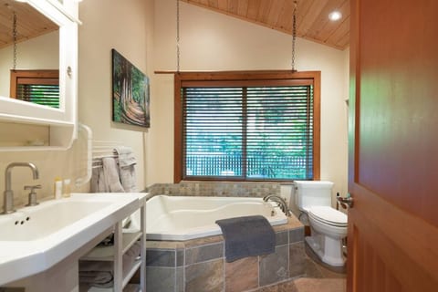 Caboose · Lovely ocean & mountain views cottage