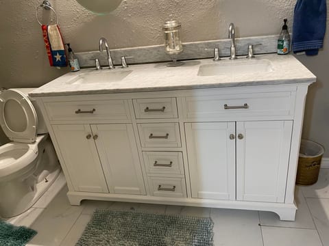 Charming Home Near IAH, Minutes from Malls!