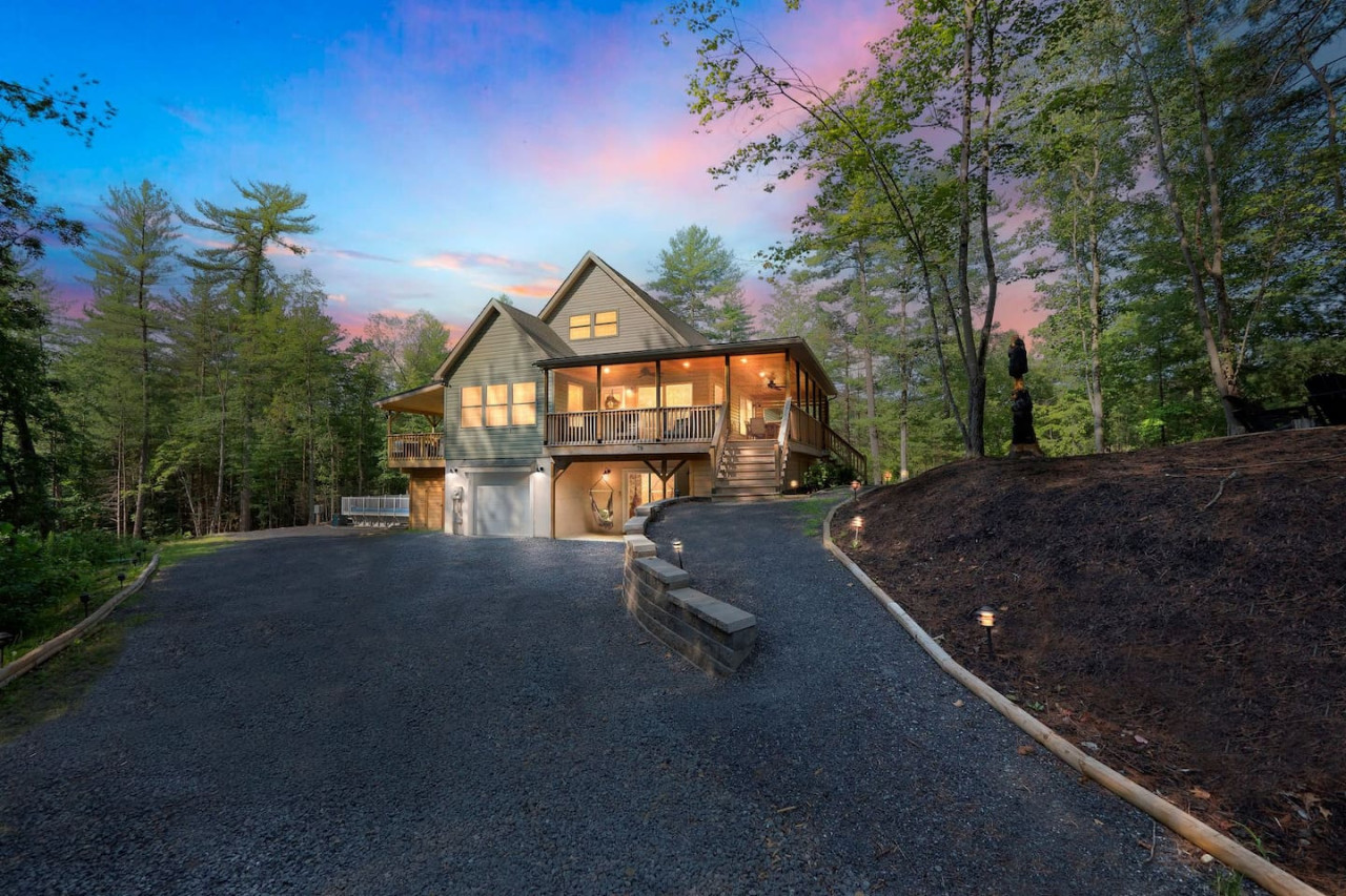 Scenic Mountain Retreat Pool Hot Tub Game Room