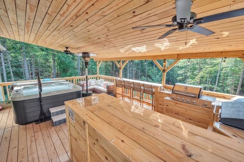 Scenic Mountain Retreat Pool Hot Tub Game Room