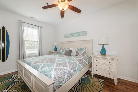 Bedroom 2 (King Bed)