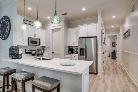 *5 Min to Beach* Golf Cart* Private Patio* Bikes
