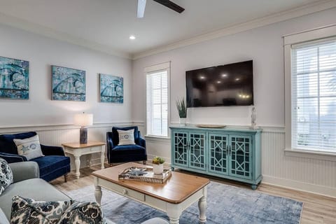 *5 Min to Beach* Golf Cart* Private Patio* Bikes