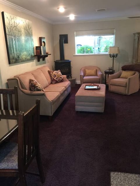 BJ's Nest Vacation Rental (VR09-0038)