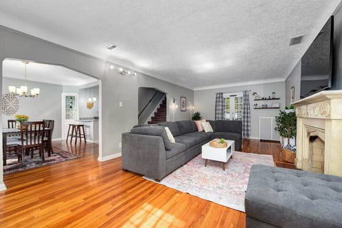 Hideaway in the Heights!