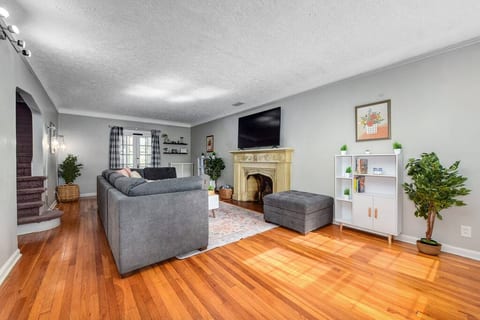 Hideaway in the Heights!