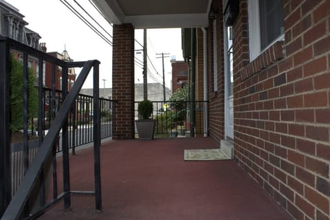 3-bedroom home garage+street parking in Pittsburgh