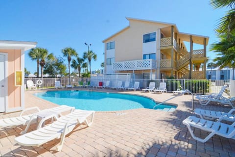 Beach Condo with Pool Across Street from Beach