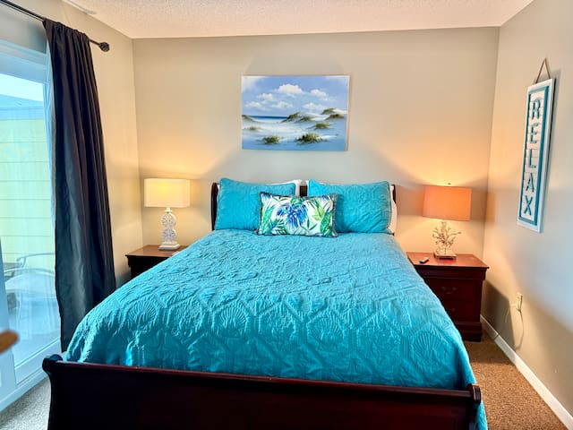 seconds-to-beach-pool-near-pier-park/