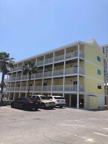 Seconds to beach, pool, near Pier Park