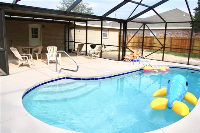 HOUSE Private Pool WALK TO BEACH Golf Cart Rental