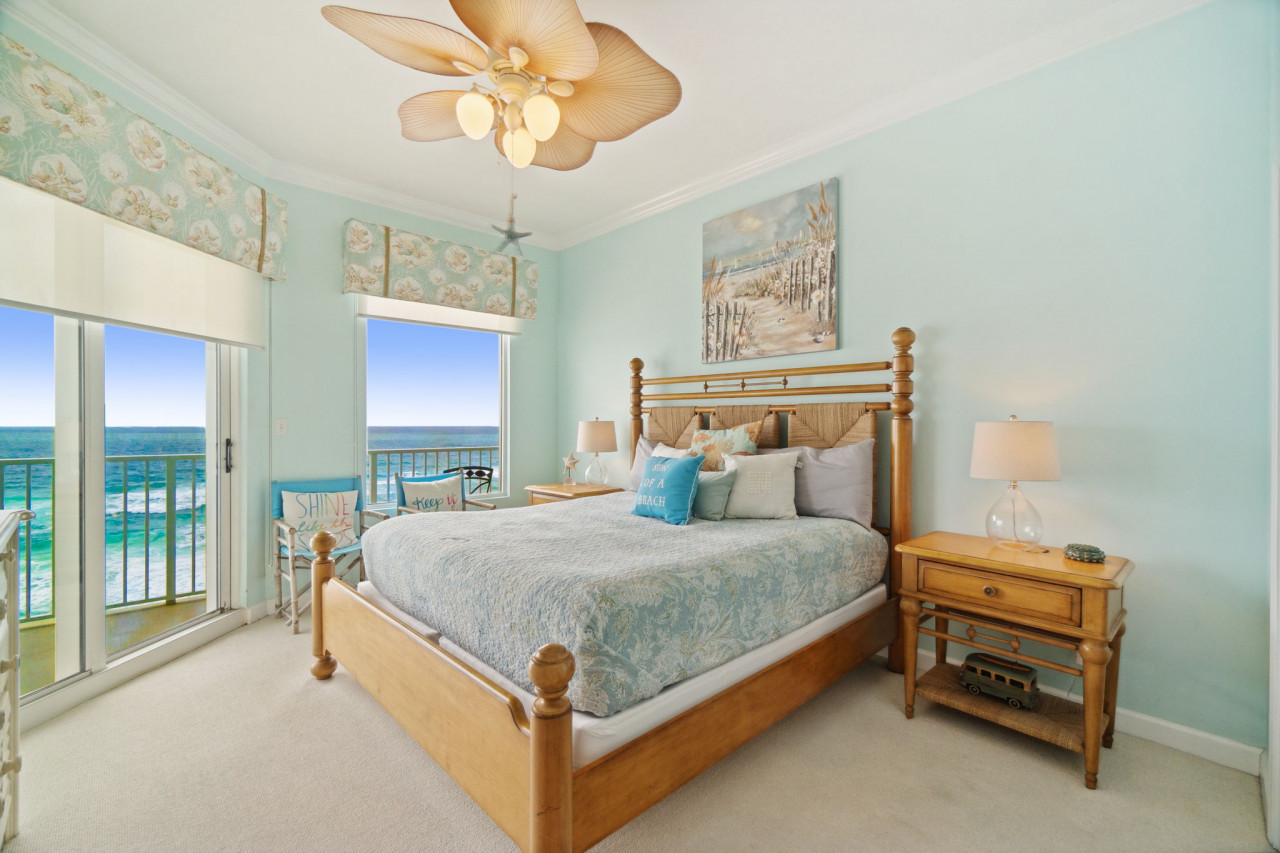 stylish-beachfront-cozy-3bd-condo!-beachfront!-free-beach-chair-service-included!/