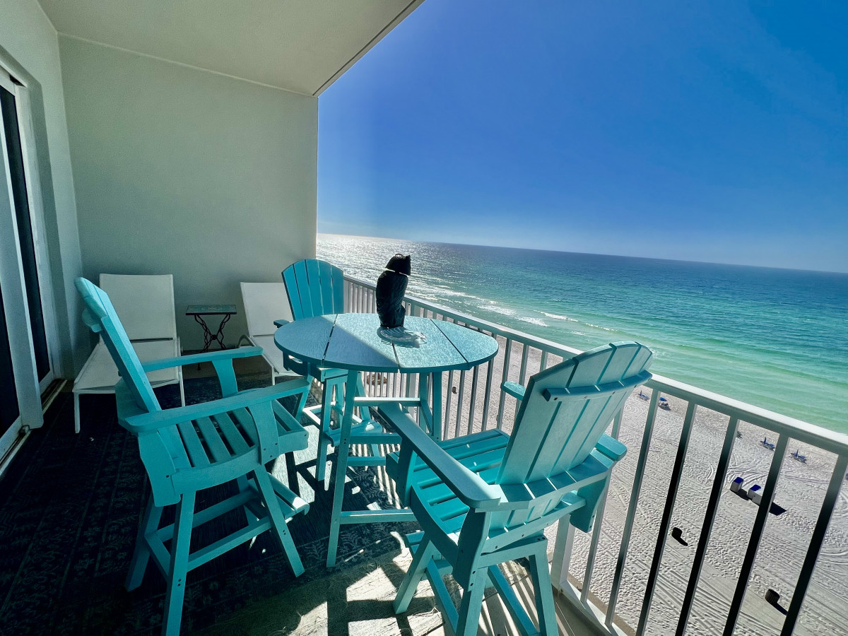 Stylish Beachfront Cozy 3BD Condo! Beachfront! Free Beach Chair Service Included!