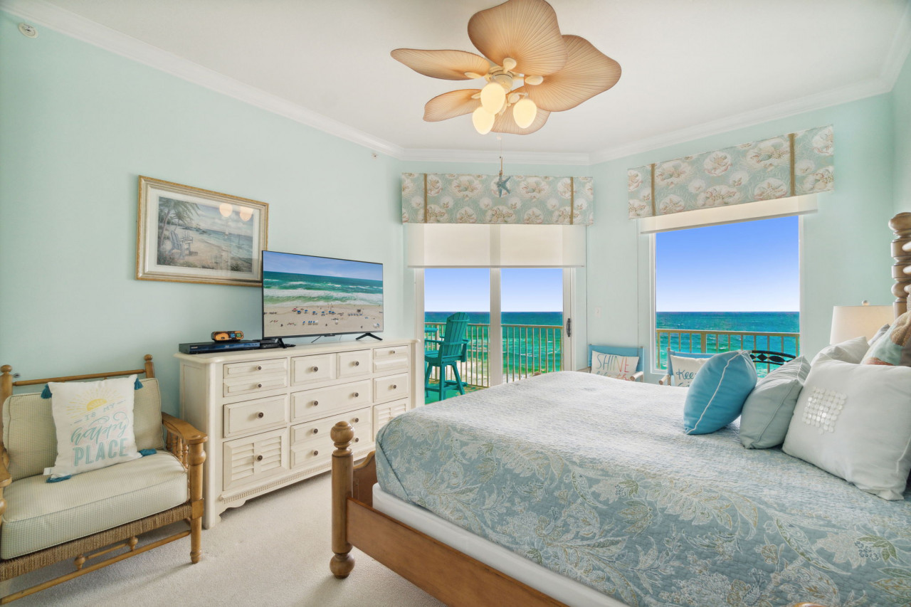 stylish-beachfront-cozy-3bd-condo!-beachfront!-free-beach-chair-service-included!/