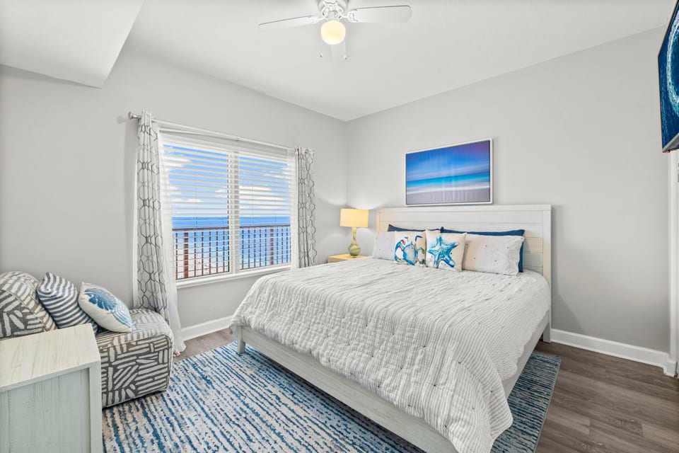 Modern Beachfront Condo on the Beach! Sleeps 6! - Panama City Beach