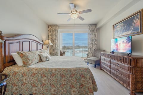 Stunning Second Floor Condo!  Sleeps 8!  Steps 2 Beach & Restaurants!